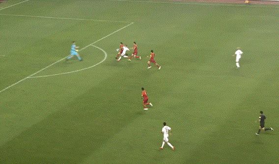  布雷斯特门将神勇发挥，多次扑救保住平局